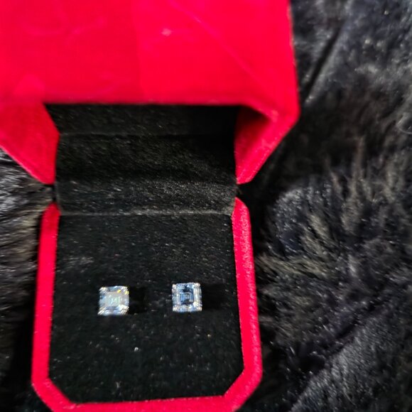 1 CT Moissanite Blue Stud Earrings – Sterling Silver, Dazzling Sparkle! - Picture 3 of 4